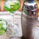 Bella cocktail shaker