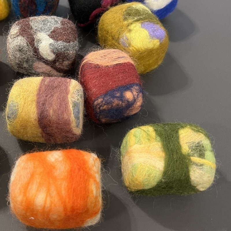 [224212901-*-*] Felted soap